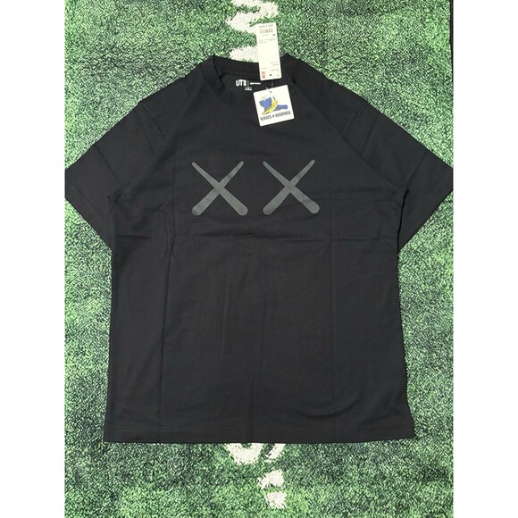 Size Medium - KAWS x Uniqlo Warhol Graphic 476352 Tee - Picture 1 of 4